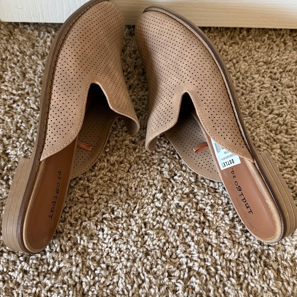 Indigo Brown Perforated Mules Brushed Suede NWT size 8 - Picture 14 of 14